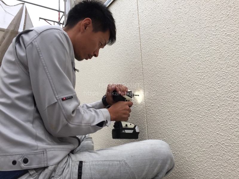サイディングの経年劣化補修中